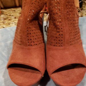 NWT Report Brown Platform Sandals Size 8.5